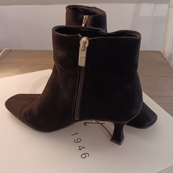 Womens ankle boots/black suede - Picture 8 of 8